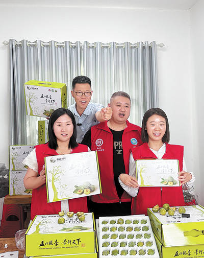 “村播志愿團(tuán)隊(duì)”<strong></p>
<p>農(nóng)產(chǎn)品
</strong>，助力農(nóng)產(chǎn)品出山:農(nóng)產(chǎn)品
